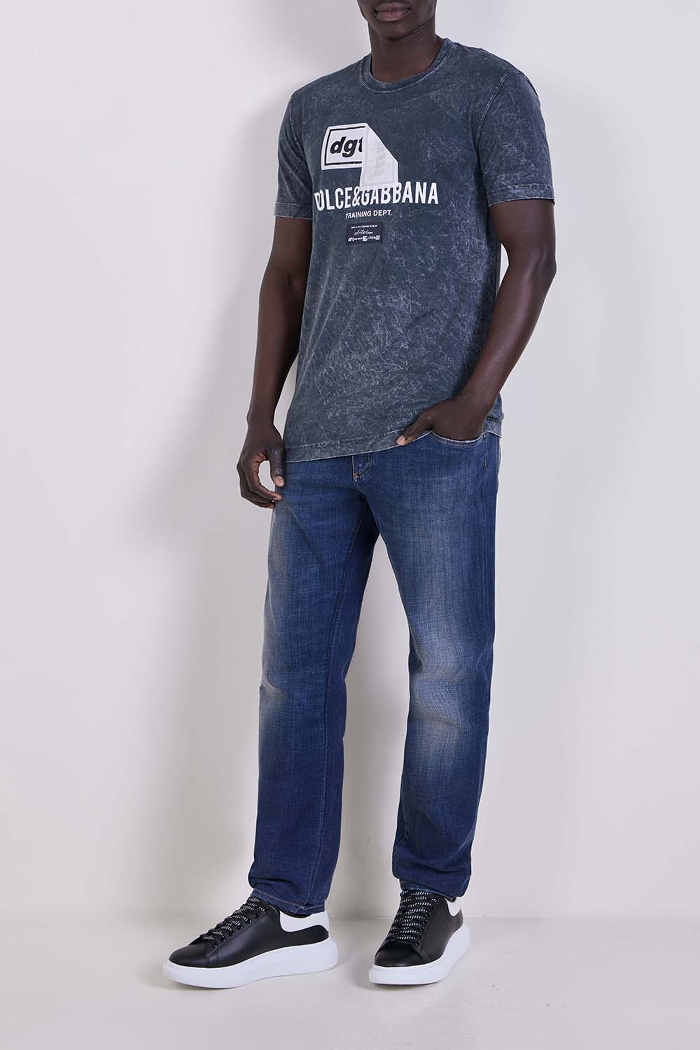 חולצת טי בגזרת סלים